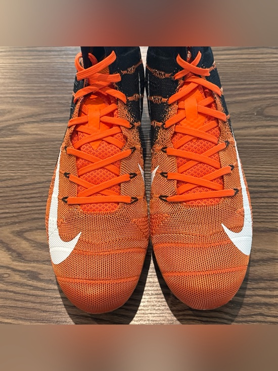 Size 11 Nike Vapor Untouchable 3 Elite Football Cleats Black/Orange AO3006-081